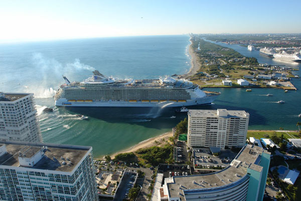 Royal Caribbean, meanwhile, has taken a quantum leap out of the box with the 225,000-ton, 5,600-passenger Oasis of the Seas built by STX Finland. 