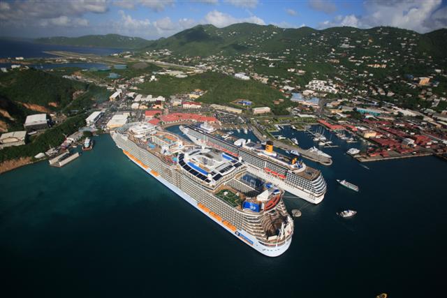 The Oasis of the Seas and Costa Atlantica in Crown Bay