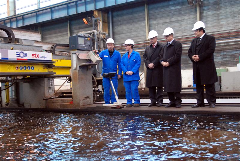 From left to right: STX France plasma operators F.Quignon and B.Cahen ; J. Hardelay ; Capt. Ali M. Belhag, Chairman of GNMTC ; Capt. Abdulhakim M. Algheziwy, GNMTC Marine Operation Manager and Board of Director Member