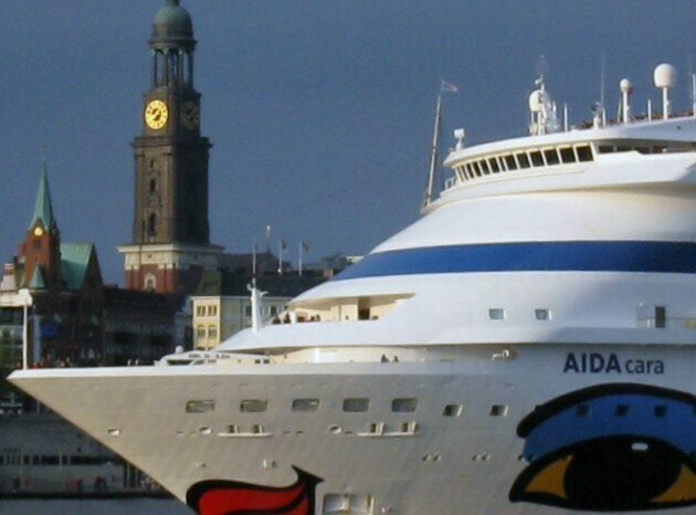 AIDAcara opens the Hamburg 2011 cruise season