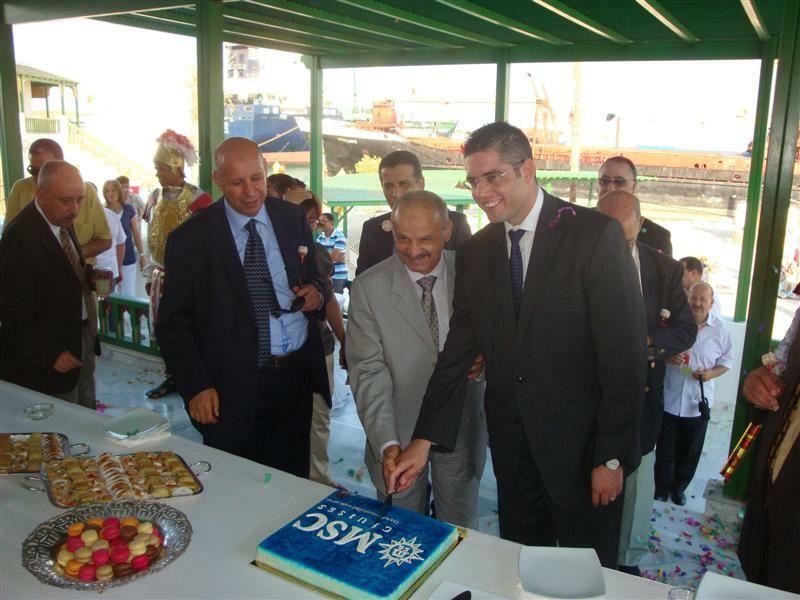 Neil Palomba (MSC's chief operating officer) cuts a cake to welcome MSC back to Tunisia