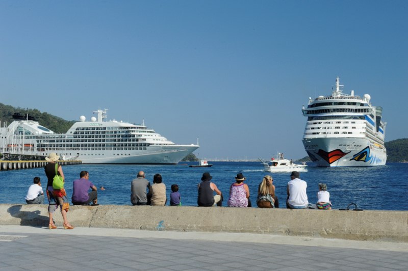 The Seabourn Quest in Marmaris with the AIDADiva