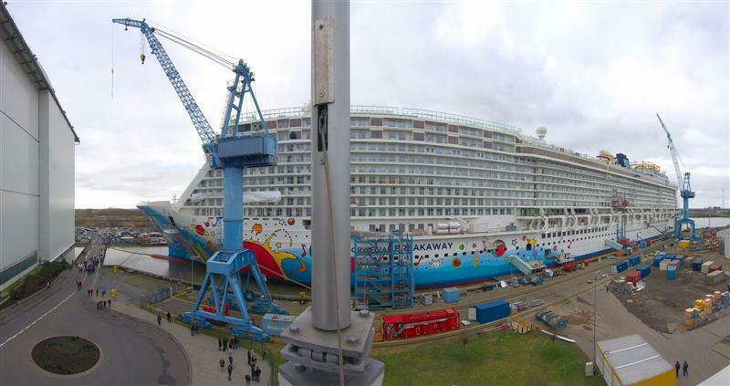 Norwegian Breakaway at the outfitting pier in Germany. (photo: Andreas Depping)
