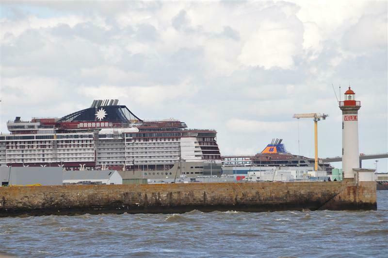 STX France's Recent Deliveries for MSC and Hapag-Lloyd (photo: Christophe Dedieu)