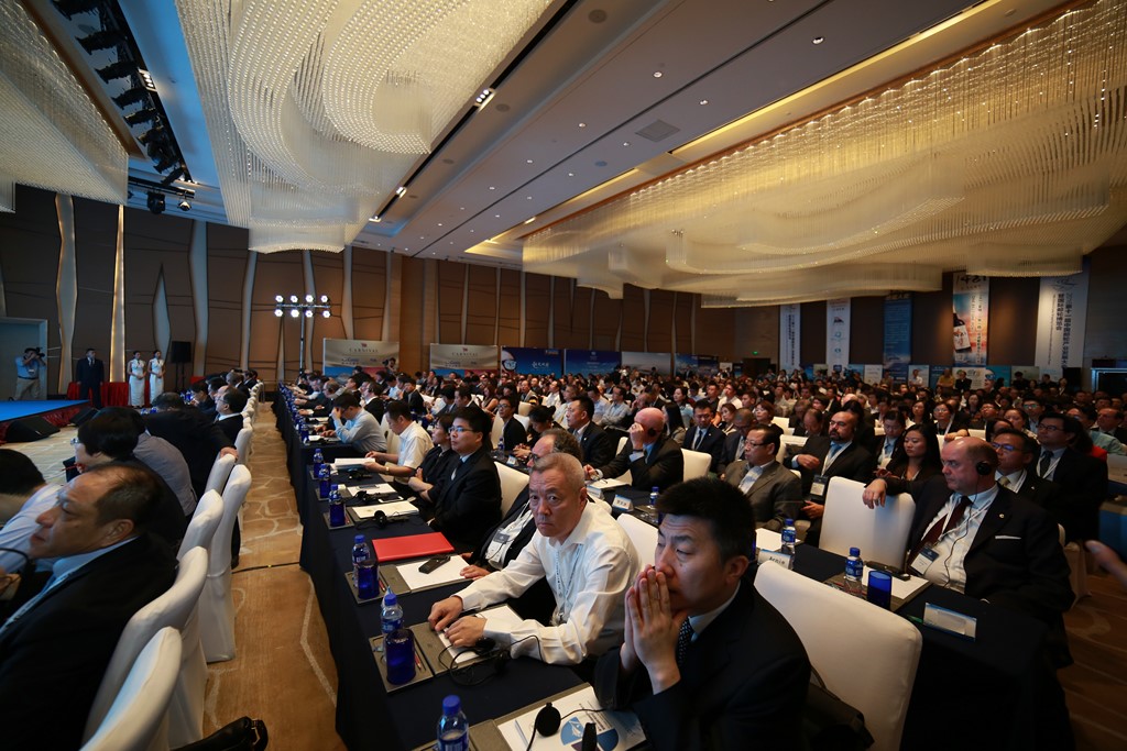A packed room representing the cruise industry globally and in China.