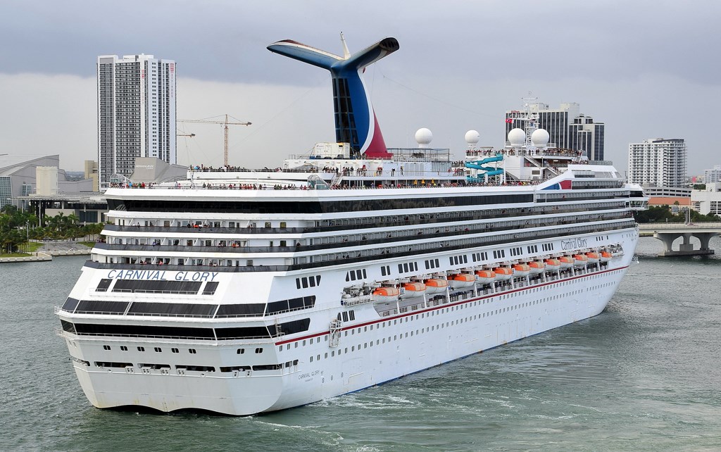 carnival cruise line dividend history