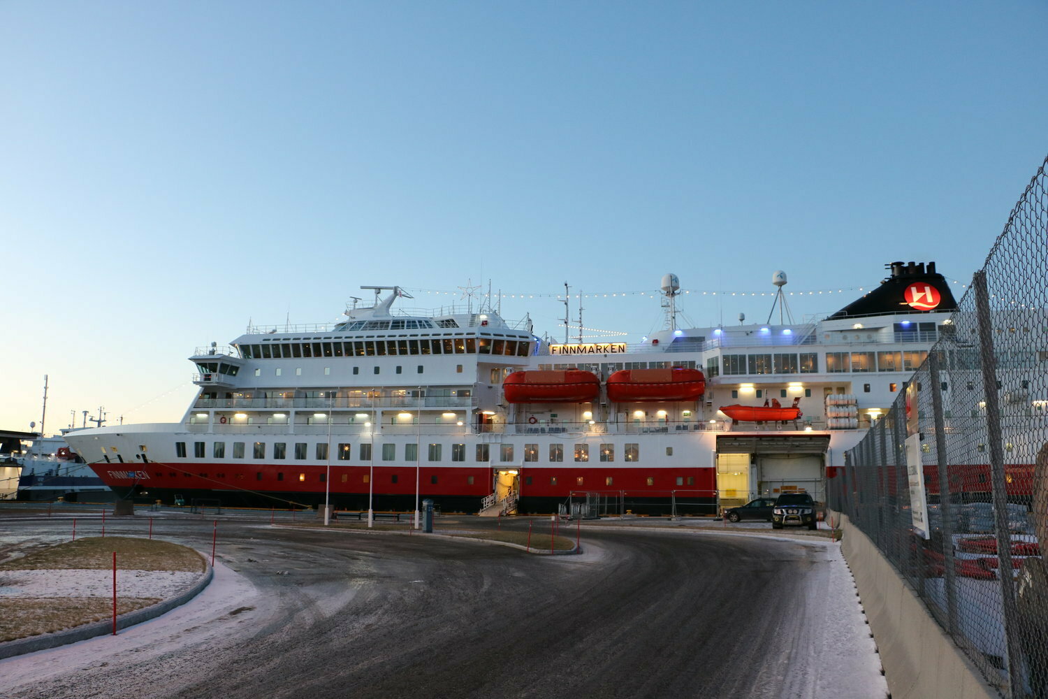 hurtigruten christmas cruise 2023