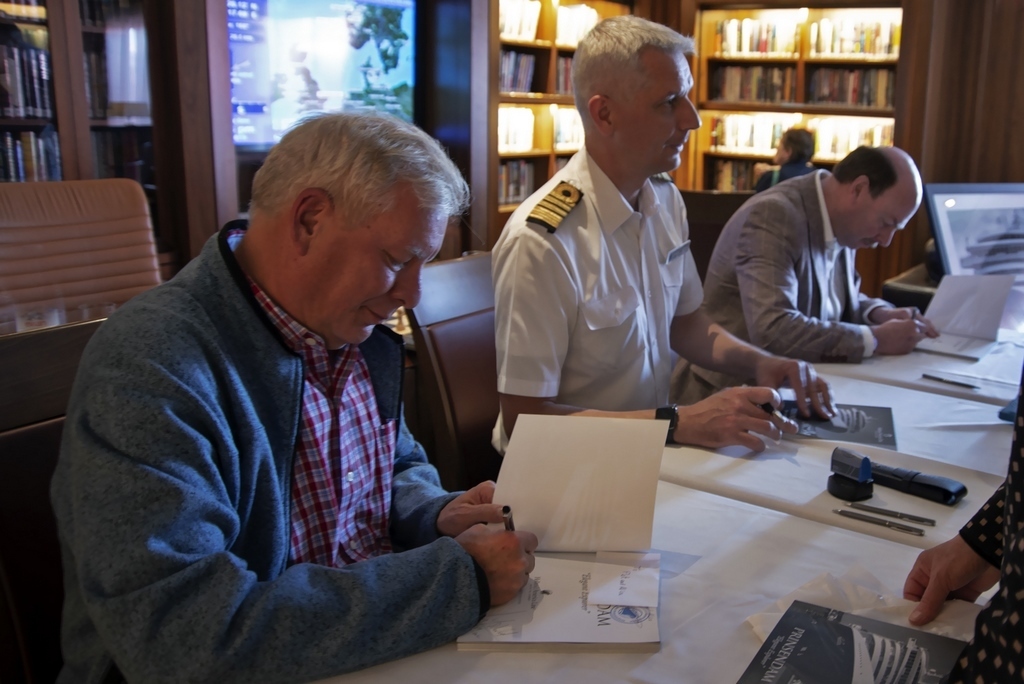 Prinsendam Book Signing