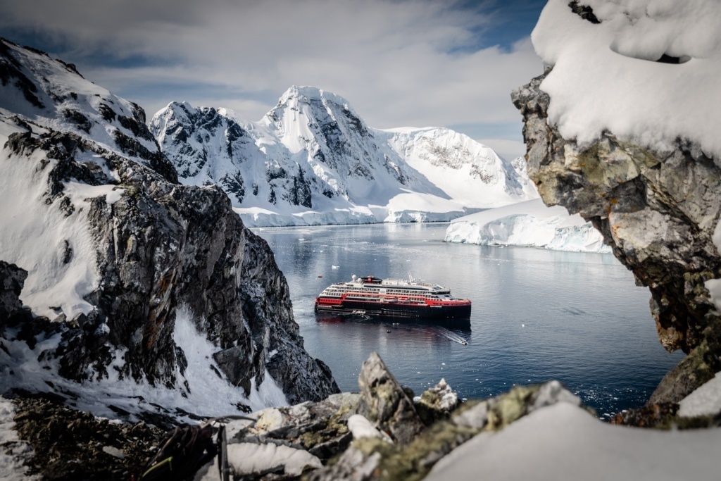 Hurtigruten is back in Antarctica