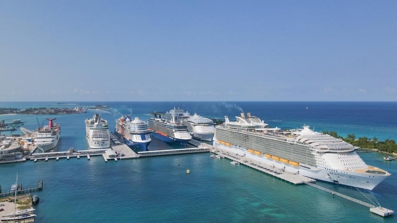 Six ships in Nassau