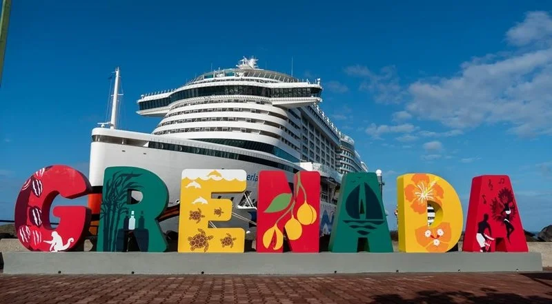 GTA グランドセフト　ドル札空中ランプ New Grenada Sign Revealed at Melville Street Cruise Ship Terminal