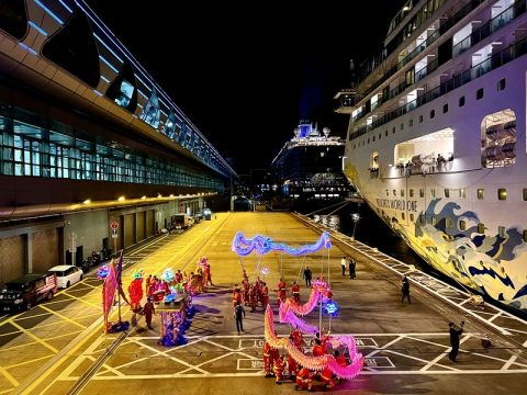 Mein Schiff 5 and Resorts World 1