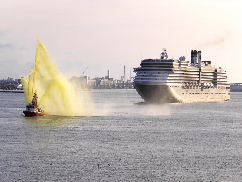 Zuiderdam in Kobe