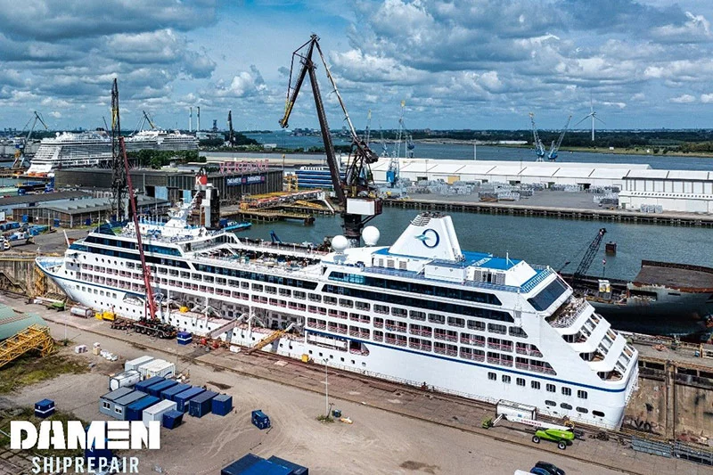 Two ships at Damen