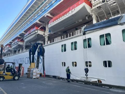 vancouver grand princess loading