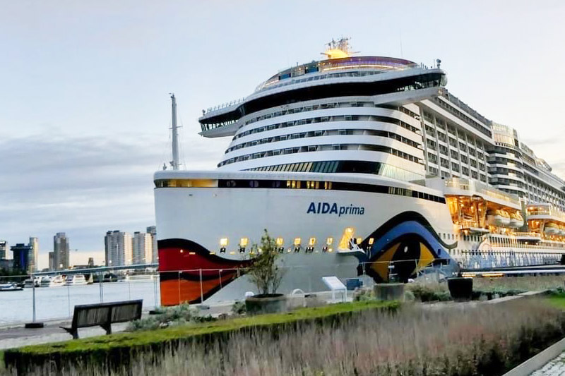 AIDAprima in Rotterdam