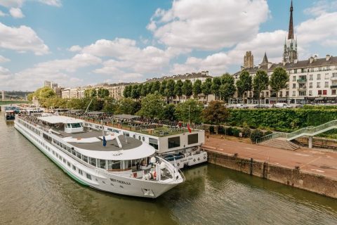 River ship on Seine