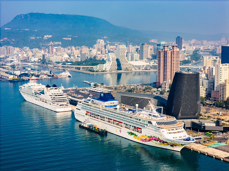 Seabourn Encore and NCL Sky in Taiwan