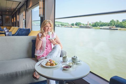 anthea turner tui river cruises