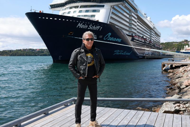 mein schiff 1’s with peter maffay