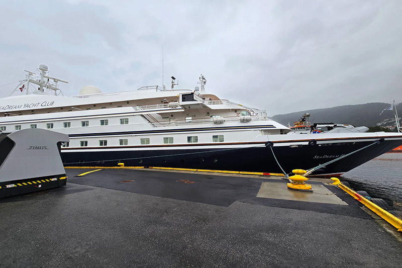 seadream ii connects to shore power