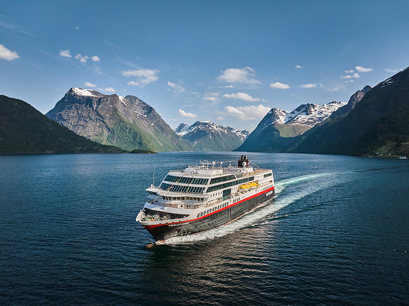hurtigruten's ms trollfjord in hjorundfjorden