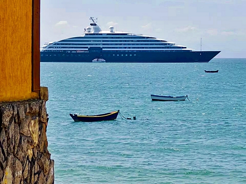 Buzios Welcomes First Ship of the Season
