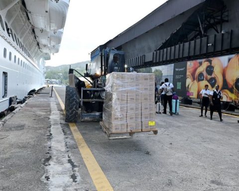 Carnival Horizon supply delivery