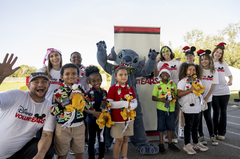 Disney Cruise Line Hosts Holiday Magic Tour Events