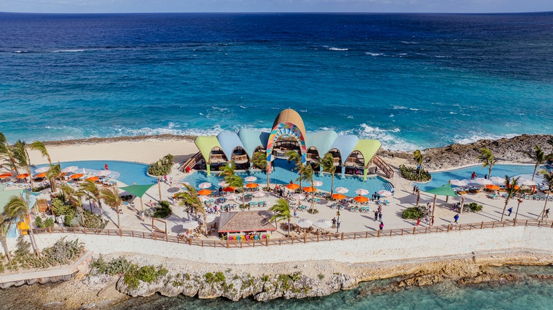 Royal Caribbean Opens Beach Club at Nassau’s Paradise Island