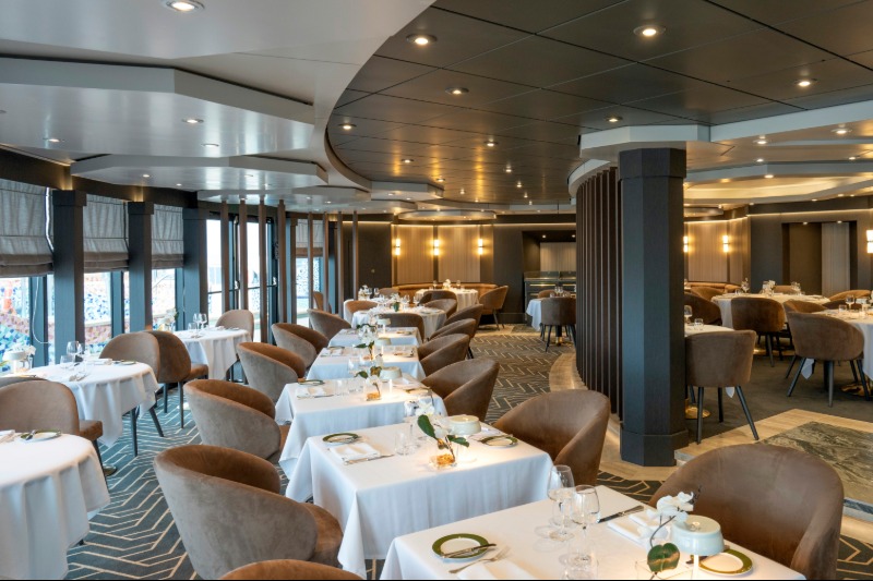 Yacht Club Dining