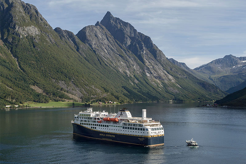 Havila Castor in Hjørundfjorden 2026