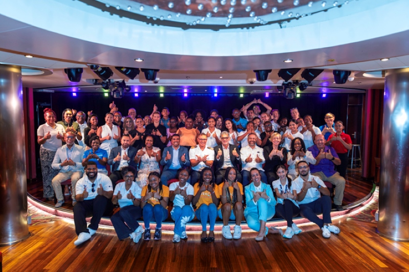 Curacao students Carnival Horizon