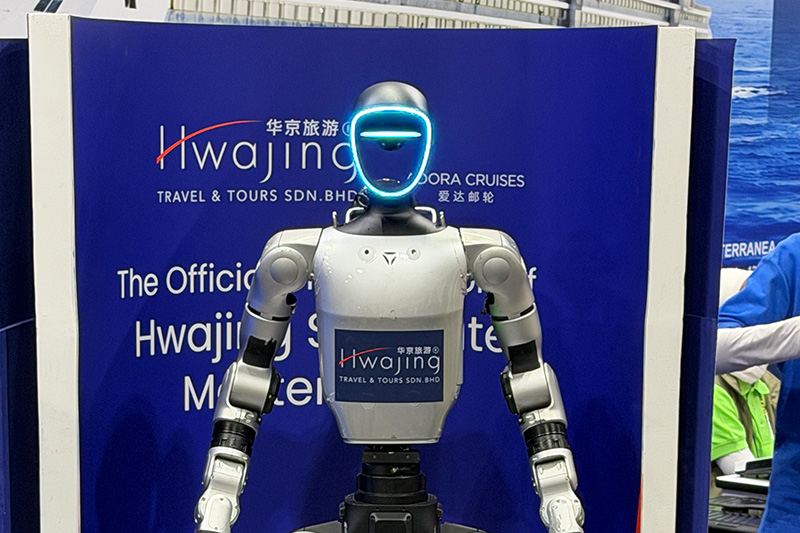 Adora and Hwajing Travel Robot Cultural Ambassador