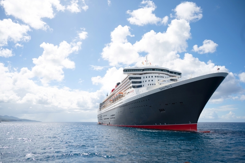 Queen Mary 2 at sea
