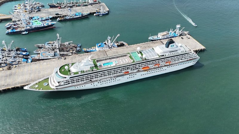 Crystal ship in Manta