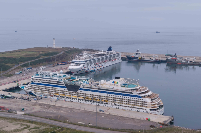Norwegian Star and AIDAsol Aberdeen