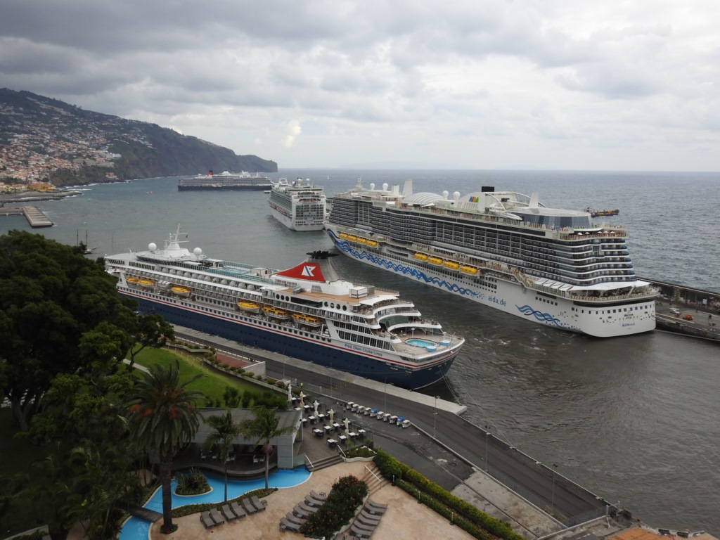 cruise ship in funchal today